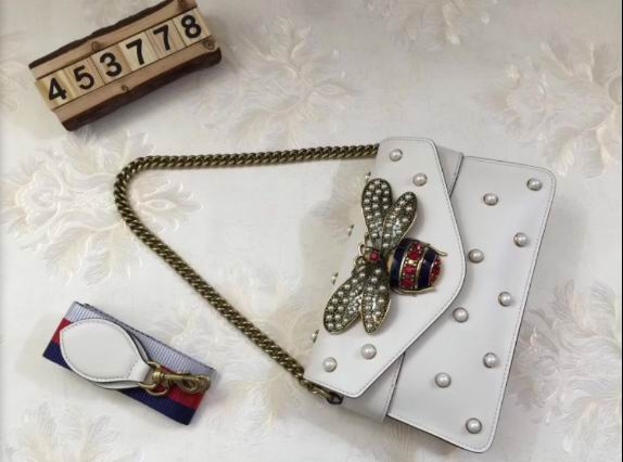  Gucci Broadway leather cluthch white