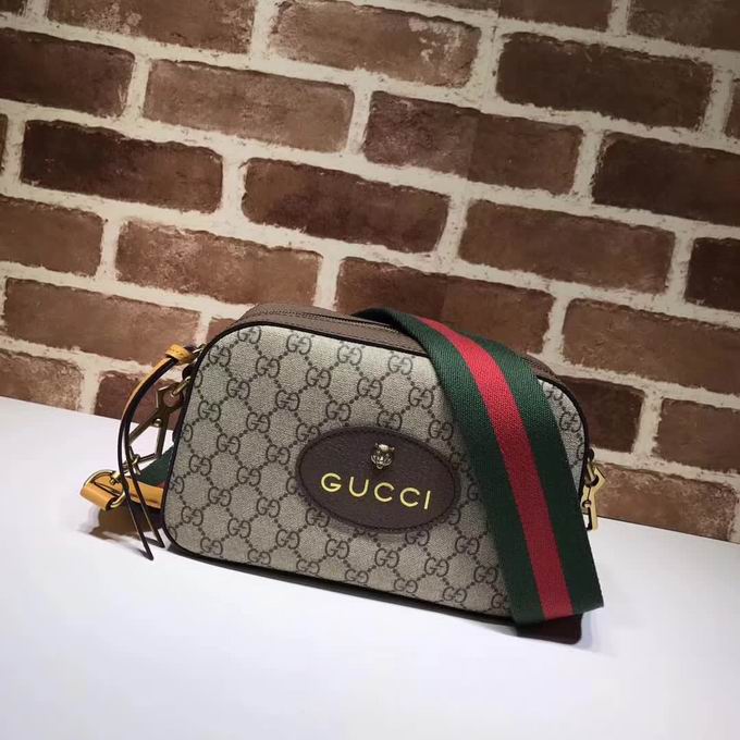 Gucci GG Supreme messenger bag