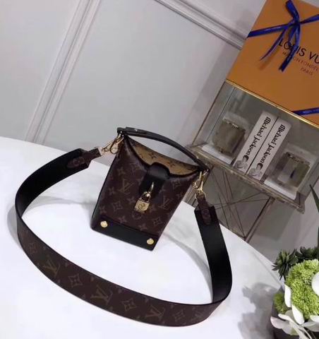  Louis Vuitton Damier Ebene and Taurillon leather BOND STREET min bag