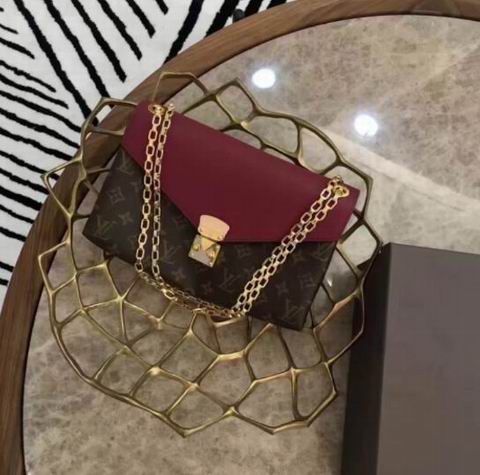  Louis Vuitton POCHETTE METIS Raisin