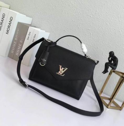  Louis Vuitton Solf Calfskin My Lockme bag Noir