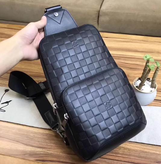  Louis Vuitton Avenue Sling bag Onyx N41720