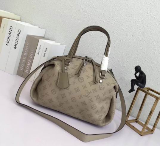  Louis Vuitton MAHINA ASTERIA HANDBAG IN APRICOT