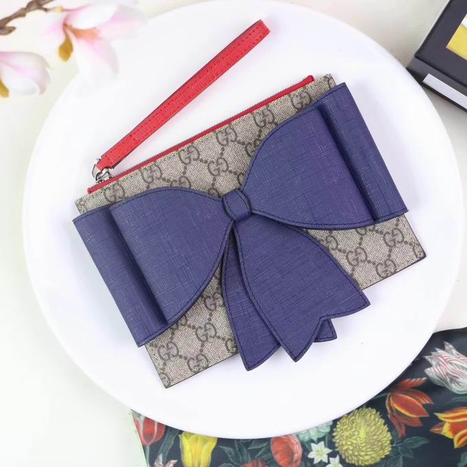  Gucci Childrens GG Supreme bow wristlet blue