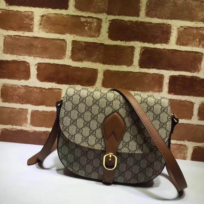  Gucci GG Supreme shoulder bag