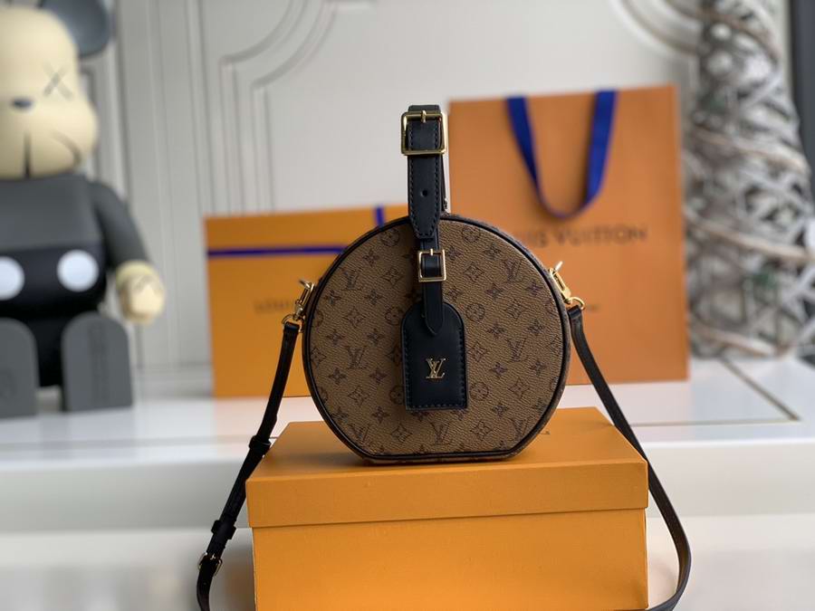  PETITE BOITE CHAPEAU