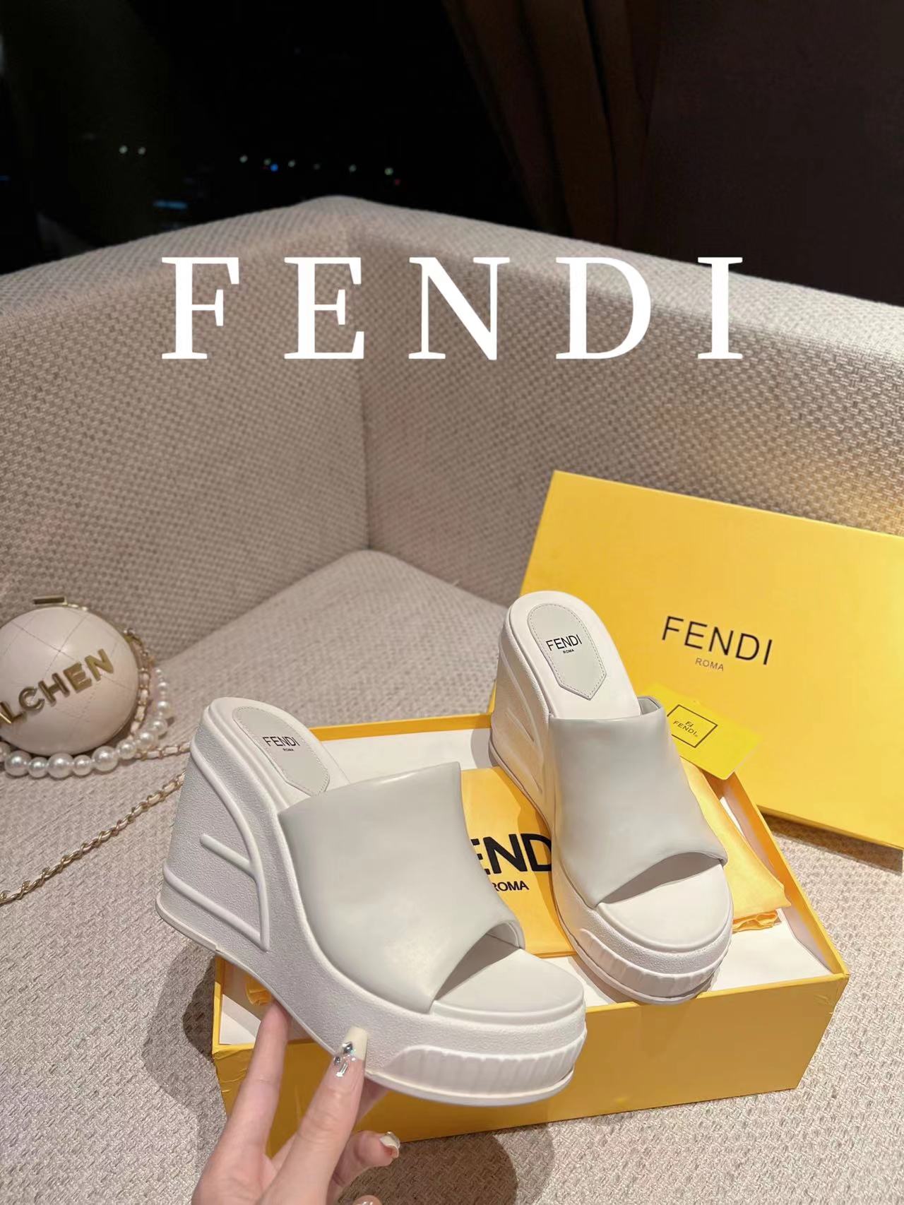  FENDI004