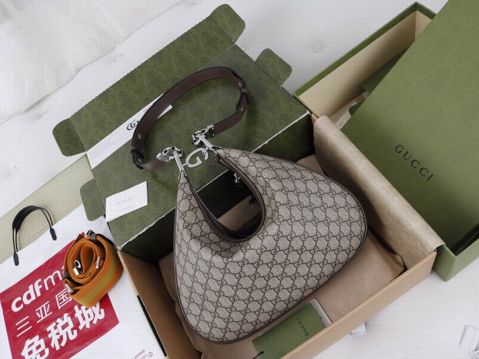  Gucci Attache large shoulder bag