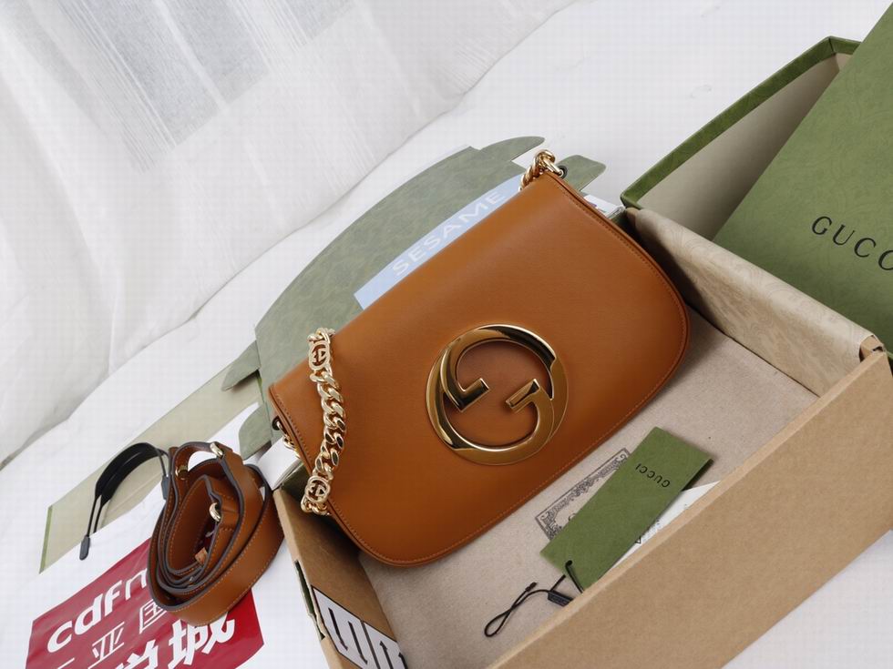  Gucci Blondie shoulder bag