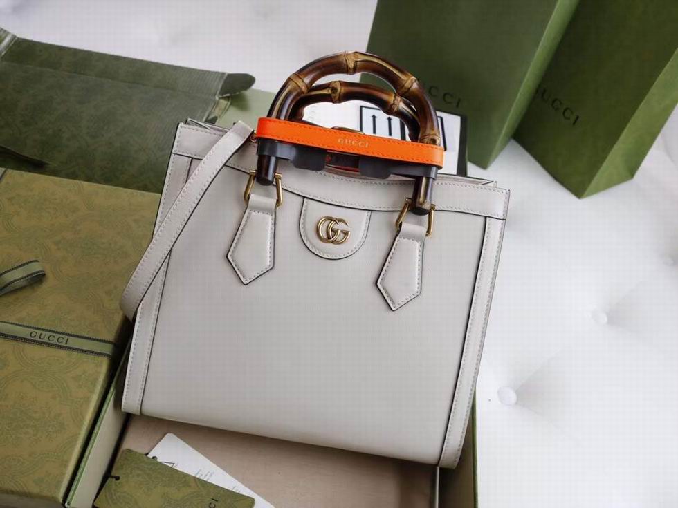  Gucci Diana small tote bag