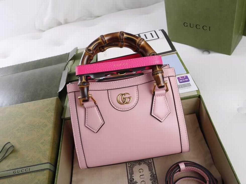  Gucci Diana jumbo GG mini tote bag