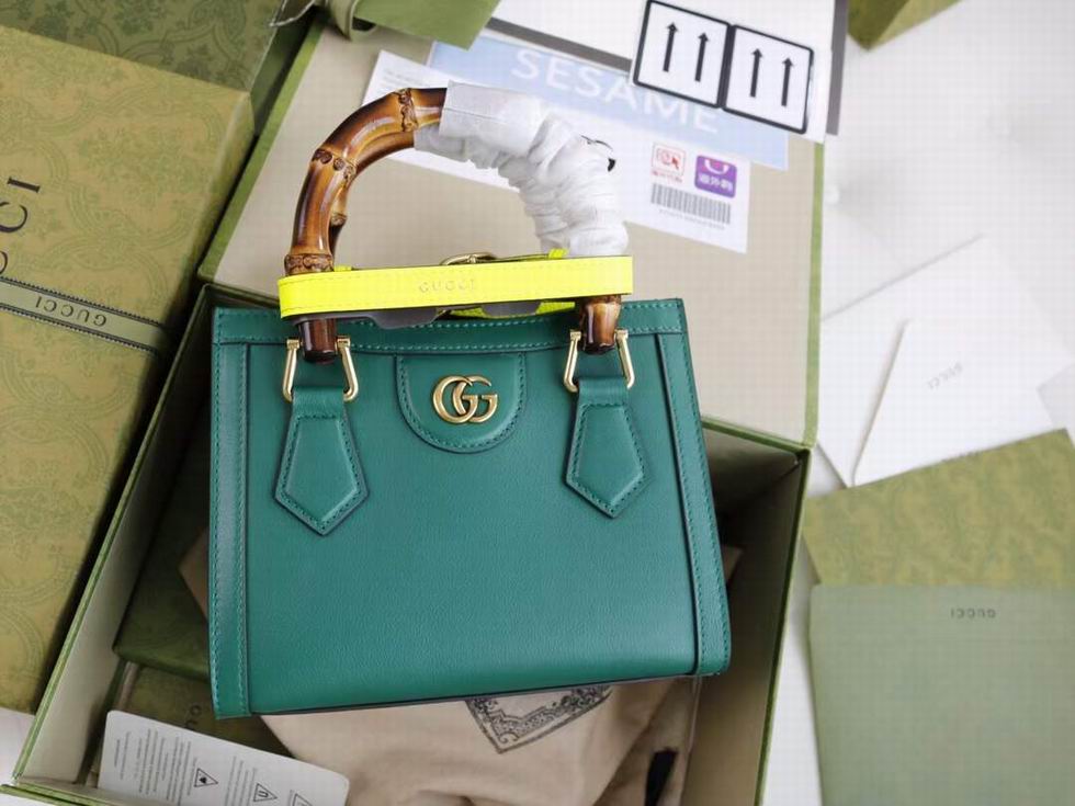  Gucci Diana jumbo GG mini tote bag