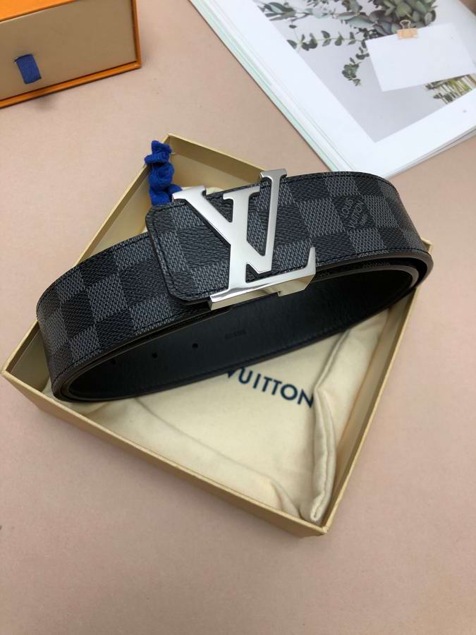  Louis Vuitton Belts045