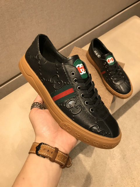  Men Gucci shoes 304