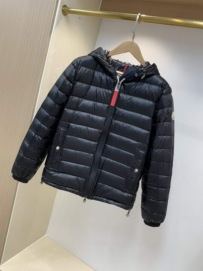  Men Moncler DownJackets055