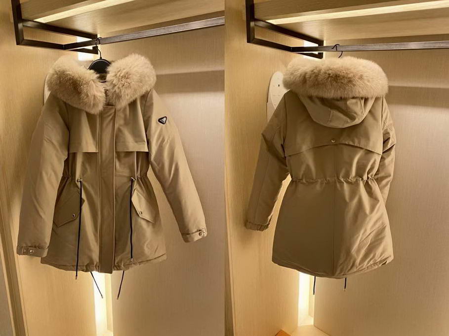  Women Prada Down Jackets030