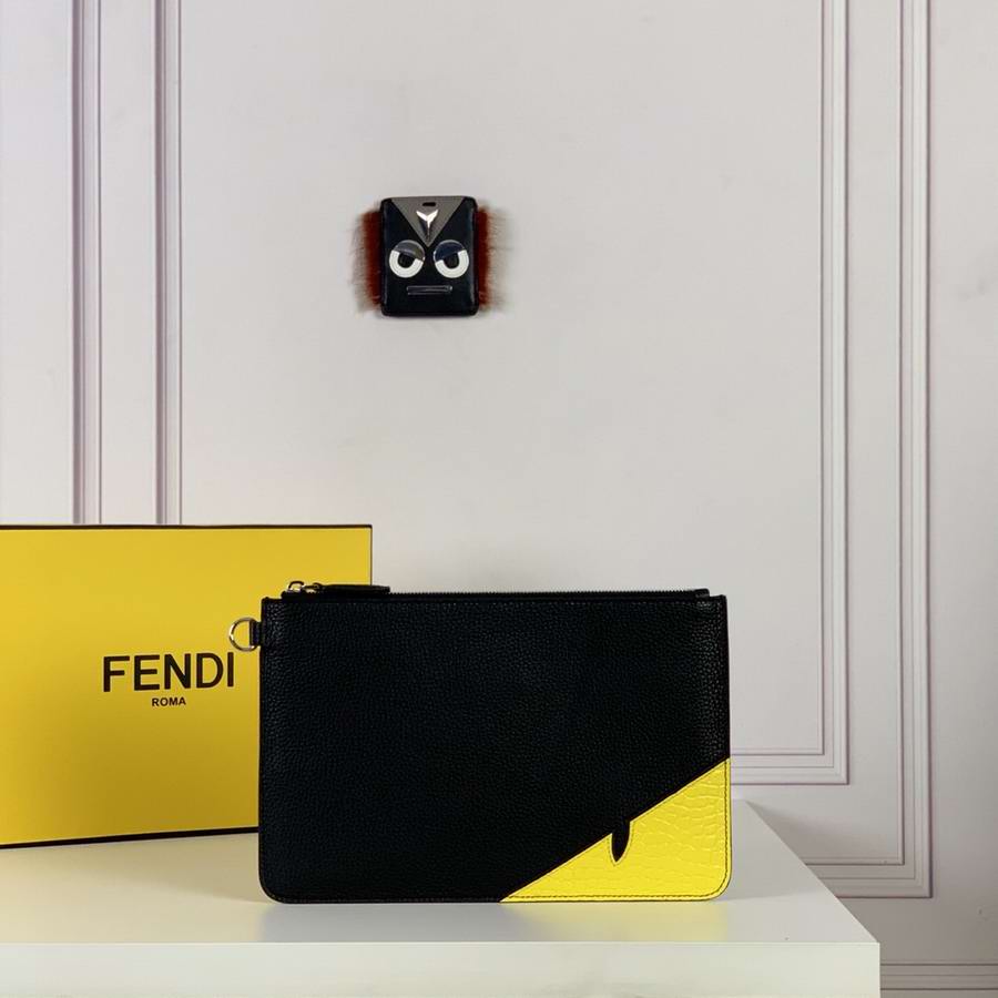  Fendi Pouch