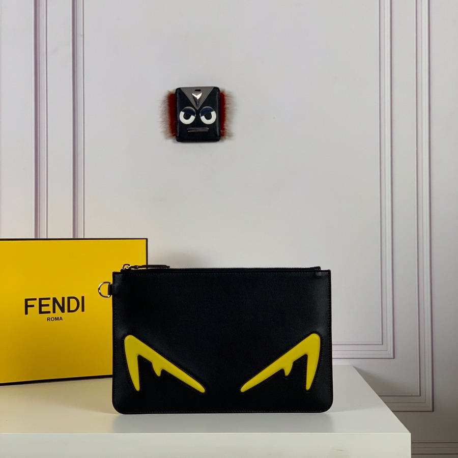  Fendi Pouch