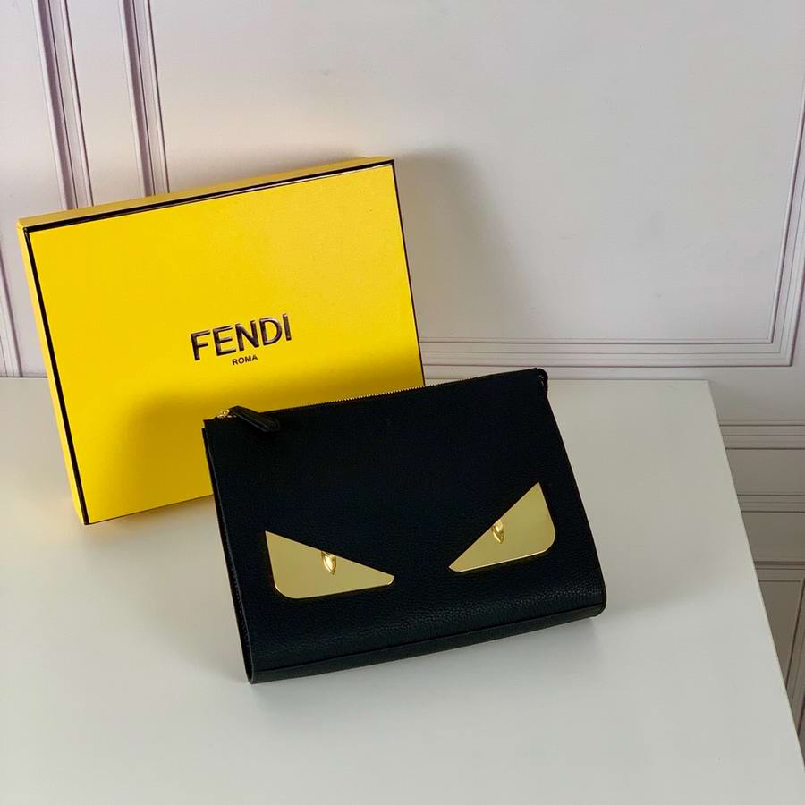  Fendi Pouch
