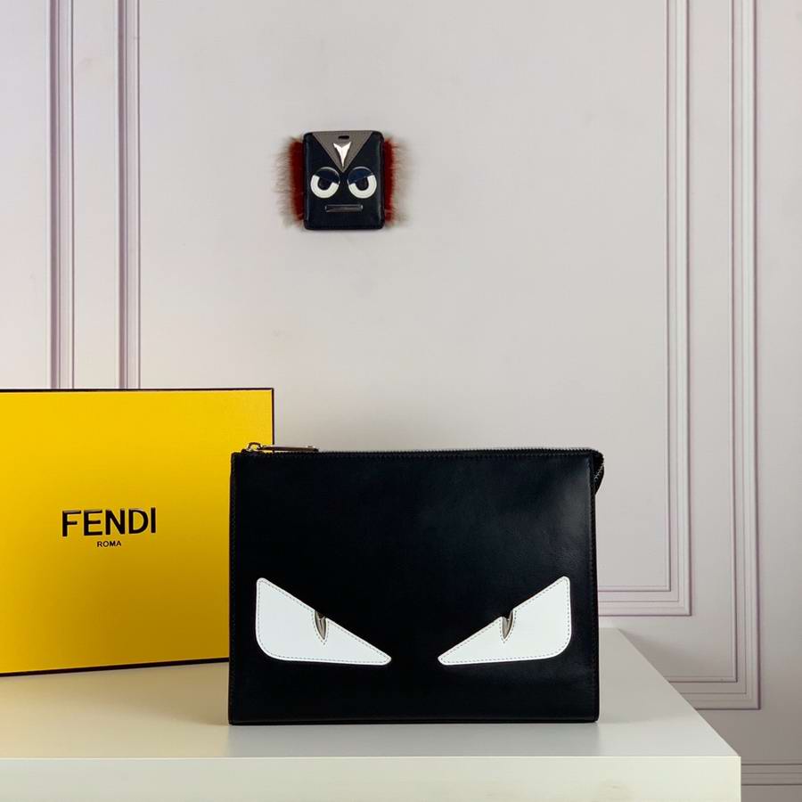  Fendi Pouch