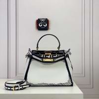 PEEKABOO ICONIC MEDIUM